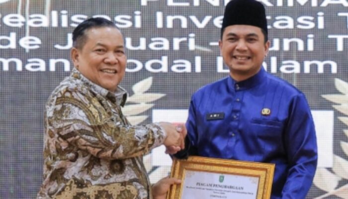 Lampaui Target Nasional, Pemko Pekanbaru Raih Peringkat I Riau Investment Award 2026