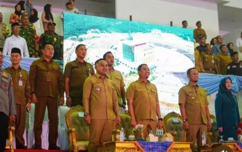 Walikota Pekanbaru Lantik Ketua RT/RW dan Dasawisma di Kecamatan Marpoyan Damai