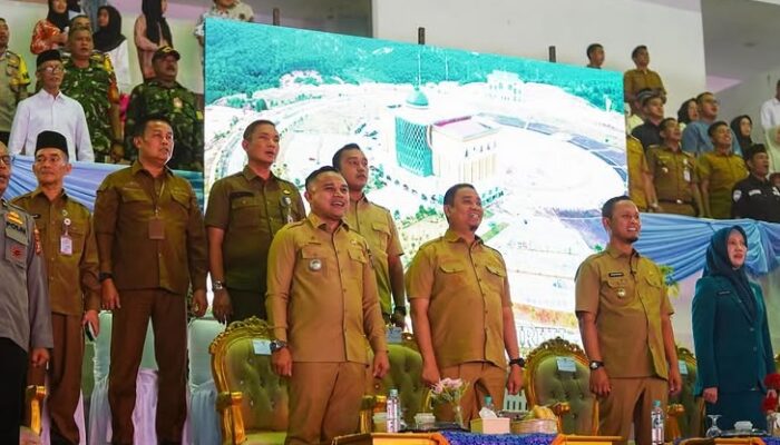 Walikota Pekanbaru Lantik Ketua RT/RW dan Dasawisma di Kecamatan Marpoyan Damai