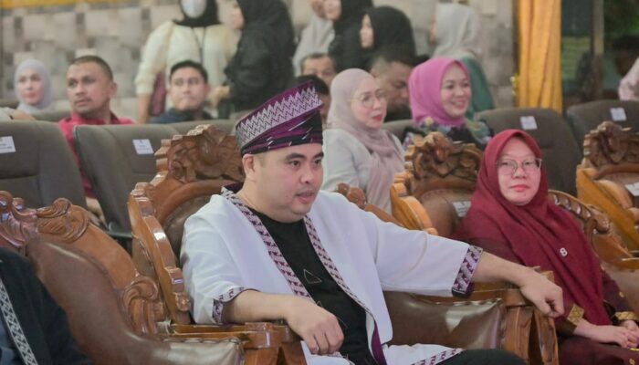 Persembahkan Medali di Kerjunas, Bupati Bengkalis Apresiasi Atlet Muaythai