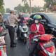Asap Pekat Kepung Pekanbaru! Ditlantas Polda Riau Turun ke Jalan, Ribuan Masker Dibagikan