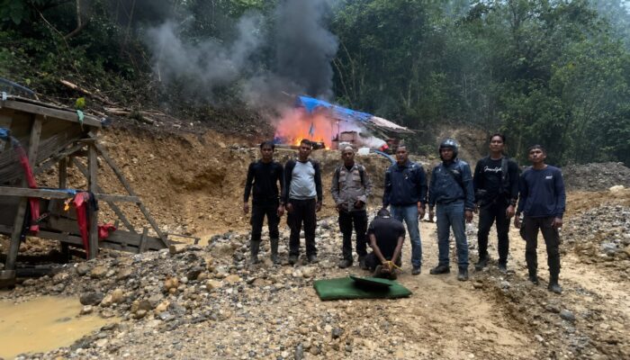 Respons Cepat Laporan Masyarakat, Polres Kampar Musnahkan Fasilitas Tambang Emas Liar di Kampar Kiri Hulu