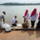 Semarak HUT Ketua Umum LPM Kota Pekanbaru, Pengurus Lepaskan 20 Ribu Benih Ikan di Danau Buatan