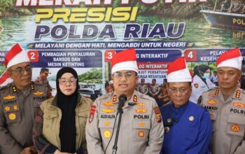 EKSPEDISI MERAH PUTIH PRESISI POLDA RIAU TANAM 810 MANGROVE DAN SALURKAN BERBAGAI BANTUAN UNTUK MASYARAKAT PESISIR SINABOI