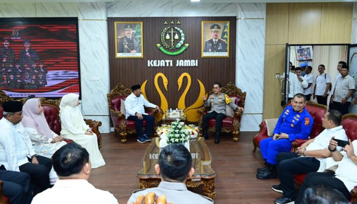 Kapolda Jambi Hadir Langsung ke Kejati, Sampaikan Ucapan Selamat Hari Lahir Kejaksaan RI