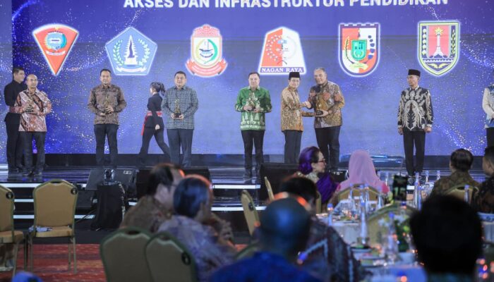 Wali Kota Pekanbaru Agung Nugroho Raih Penghargaan Peduli Akses dan Infrastruktur Pendidikan 2026