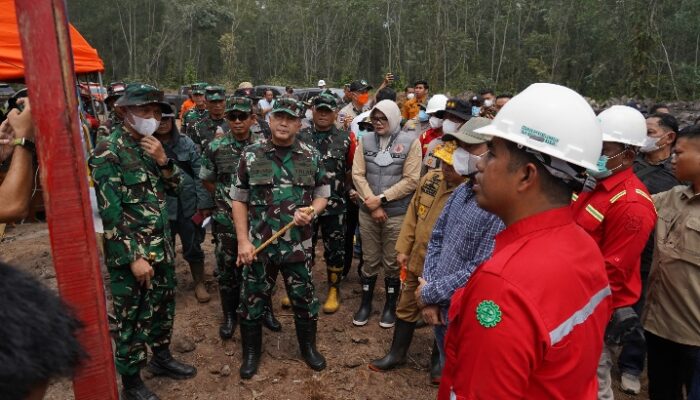 Pangdam XX/TIB Turun Langsung ke Londerang, Pastikan Karhutla Terkendali dan Lakukan Pendinginan