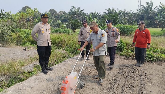 Sinergi Polri dan Petani, Polsek Perhentian Raja Dukung Penanaman Jagung Pipil di Desa Pantai Raja