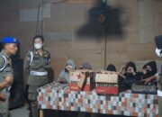 SATPOL PP KUANSING GELAR RAZIA SENYAP DI F5 SUNGAI BAWANG, 8 LC TERJARING DAN JALANI PEMERIKSAAN KESEHATAN