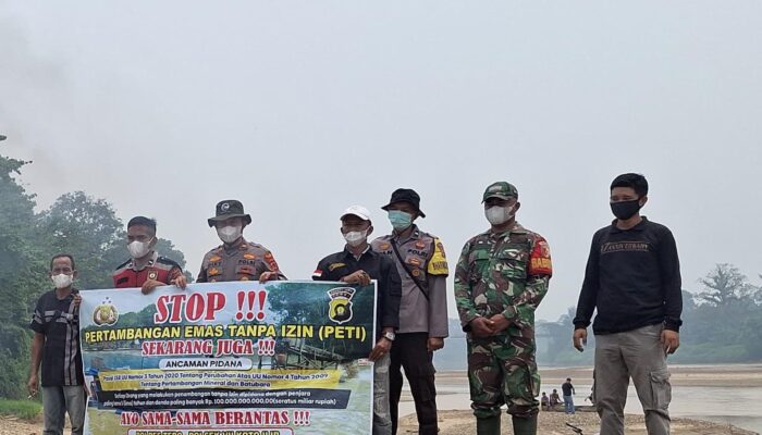 KAPOLSEK VII KOTO ILIR TURUN LANGSUNG BERSAMA PERSONIL TINJAU LANGSUNG LOKASI DUGAAN PETI DISUNGAI BATANGHARI