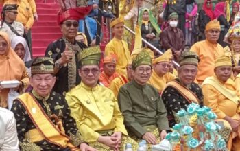 Tegakkan Visi-Misi Benteng Negeri, Panglima Besar Hulubalang LAMR Datuk Muhammad Nasir Kawal & Payungi Menteri Kebudayaan RI