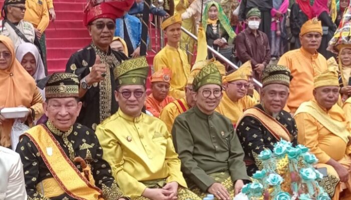 Tegakkan Visi-Misi Benteng Negeri, Panglima Besar Hulubalang LAMR Datuk Muhammad Nasir Kawal & Payungi Menteri Kebudayaan RI