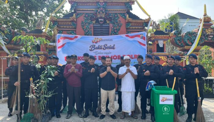 Brimob Bersama Masyarakat, Bakti Sosial HUT Ke – 81 Korps Brimob Polri Pererat Kerukunan di Pekanbaru