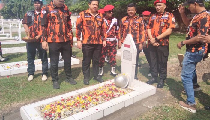 Memperingati Hari Sumpah Pemuda, MPC PP Pekanbaru bersama KOTI MPC PP Kota Pekanbaru Tabur Bunga di Makam Pahlawan Kusuma Dharma