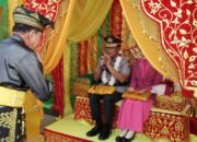 ​Lembaga Adat Melayu Riau (LAMR) Sambut Kapolda Riau yang Baru Melalui Prosesi Tepuk Tepung Tawar di Mapolda Riau